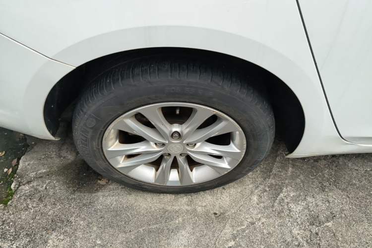 Used Buick Verano 2018 Sedan 20T Dual-Clutch Leading Model Right Rear Wheel Hub