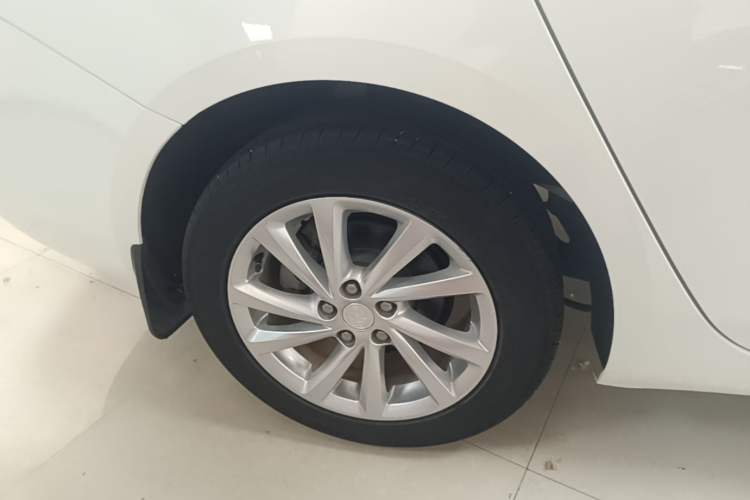 Used Buick Verano 2018 Sedan 15S Automatic Leading Model Right Rear Wheel Hub