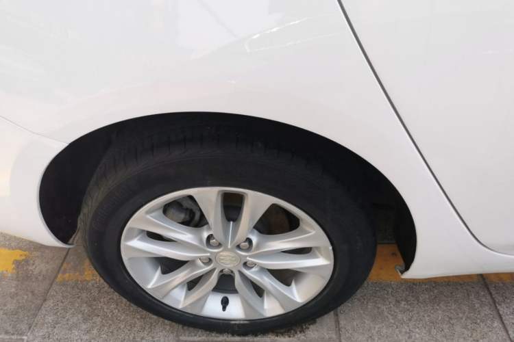 Used Buick Verano 2018 Sedan 20T Dual-Clutch Leading Model Right Rear Wheel Hub