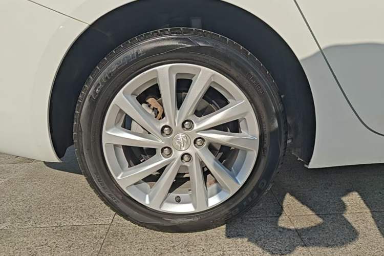 Used Buick Verano 2018 Sedan 15S Automatic Leading Model Right Rear Wheel Hub