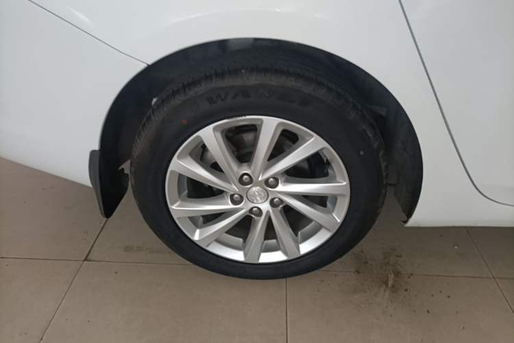 Used Buick Verano 2018 Sedan 15S Automatic Leading Model Right Rear Wheel Hub