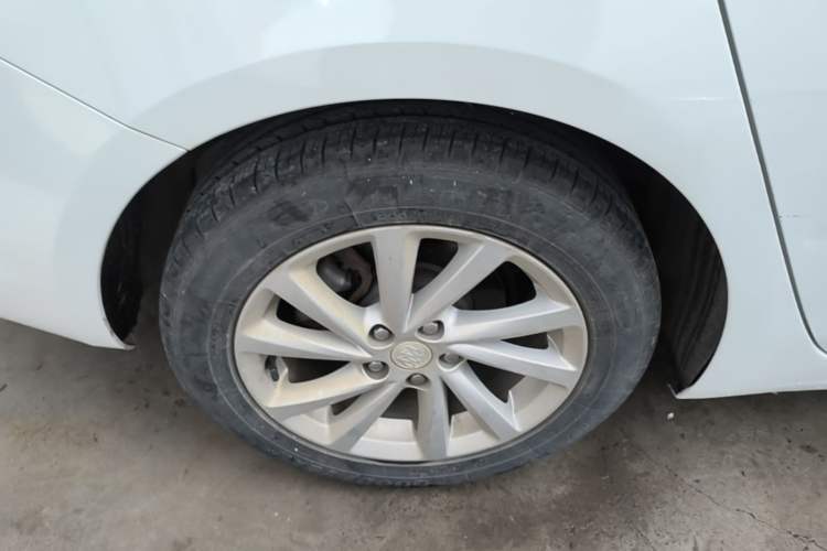 Used Buick Verano 2018 Sedan 15S Automatic Leading Model Right Rear Wheel Hub