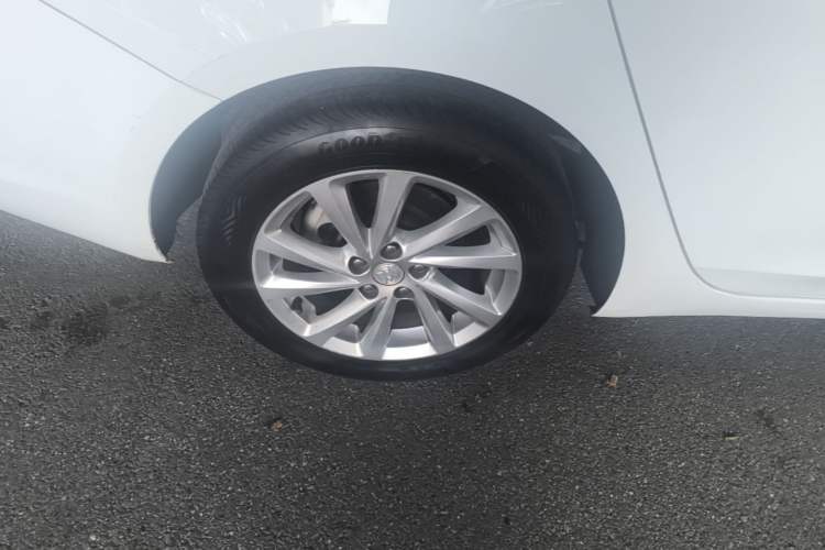 Used Buick Verano 2018 Sedan 15S Automatic Entry Model Right Rear Wheel Hub