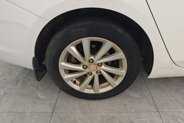 Used Buick Verano 2018 Sedan 15S Automatic Leading Model Right Rear Wheel Hub