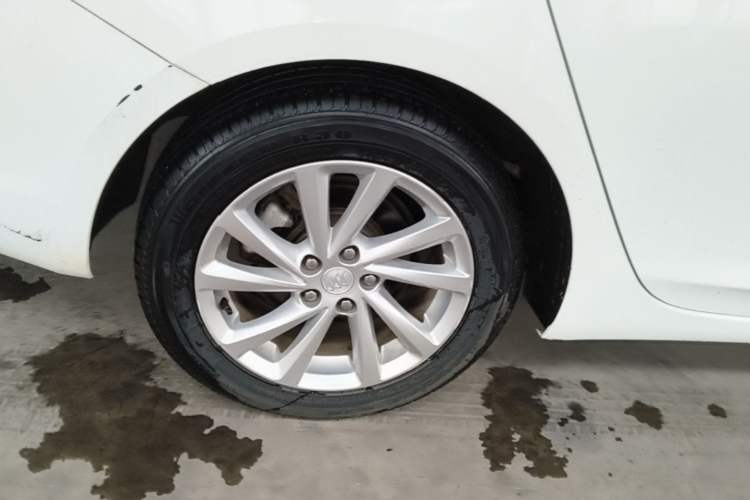 Used Buick Verano 2018 Sedan 15S Automatic Entry Model Right Rear Wheel Hub