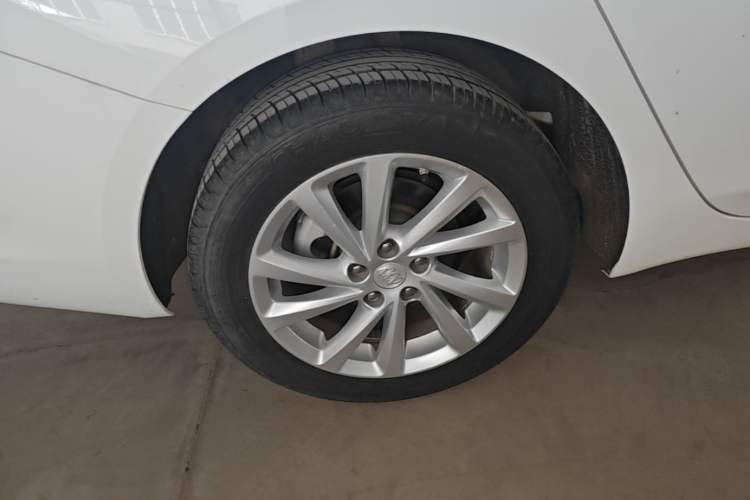 Used Buick Verano 2018 Sedan 15S Automatic Leading Model Right Rear Wheel Hub