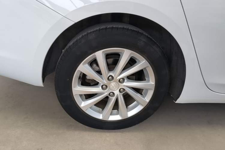 Used Buick Verano 2018 Sedan 15S Automatic Leading Model Right Rear Wheel Hub