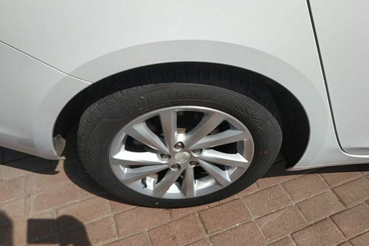 Used Buick Verano 2018 Sedan 15S Automatic Leading Model Right Rear Wheel Hub