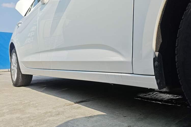 Used Buick Verano 2018 Sedan 15S Automatic Leading Model Right Side Sill