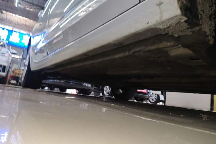 Used Buick Verano 2018 Sedan 20T Dual-Clutch Elite Model Right Side Sill
