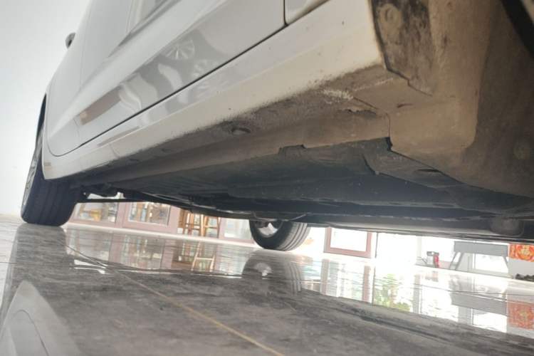 Used Buick Verano 2018 Sedan 20T Dual-Clutch Luxury Model Right Side Sill