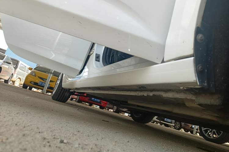 Used Buick Verano 2018 Sedan 15S Automatic Entry Model Right Side Sill