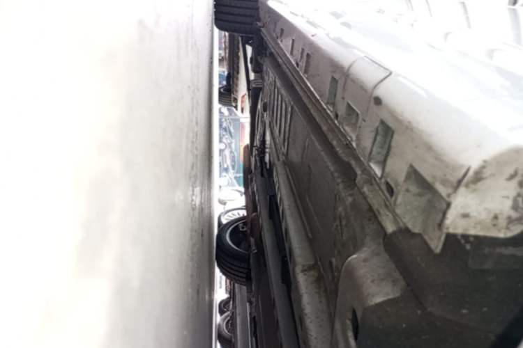 Used Buick Verano 2018 Hatchback GS 20T Dual-Clutch Luxury Model Right Side Sill