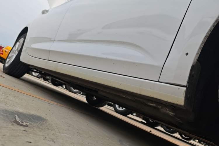 Used Buick Verano 2018 Sedan 15S Automatic Leading Model Right Side Sill