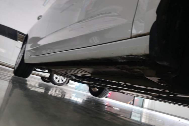 Used Buick Verano 2018 Sedan 15S Automatic Leading Model Right Side Sill