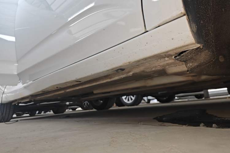 Used Buick Verano 2018 Sedan 15S Automatic Leading Model Right Side Sill