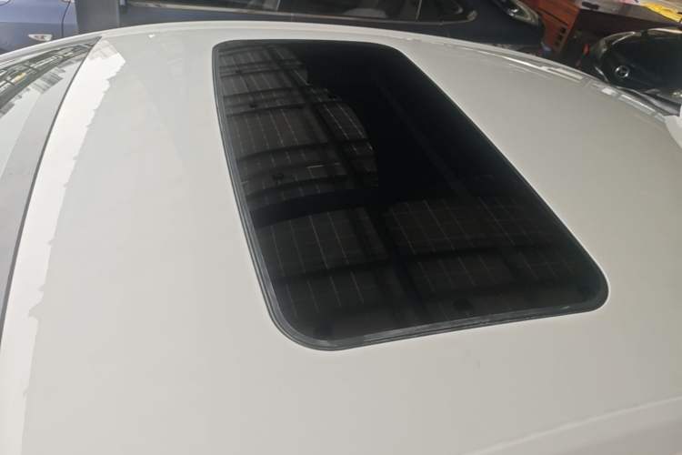 Used Buick Verano 2018 Sedan 20T Dual-Clutch Leading Model Roof