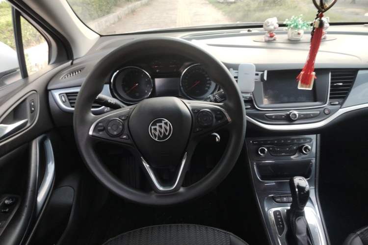 Used Buick Verano 2018 Hatchback 15S Automatic Leading Model Steering Wheel