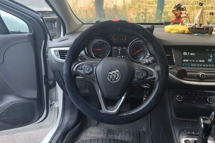 Used Buick Verano 2018 Hatchback 15S Automatic Leading Model Steering Wheel