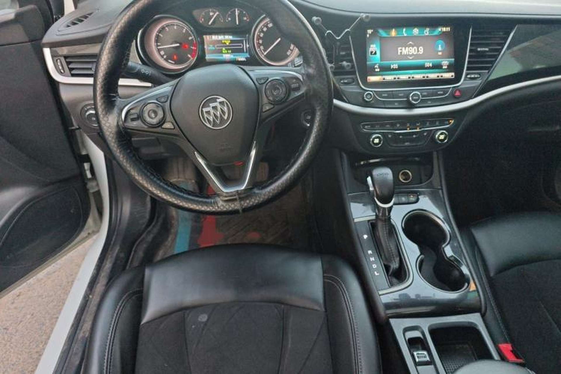 Used Buick Verano 2018 Sedan 20T Dual-Clutch Luxury Model Steering Wheel