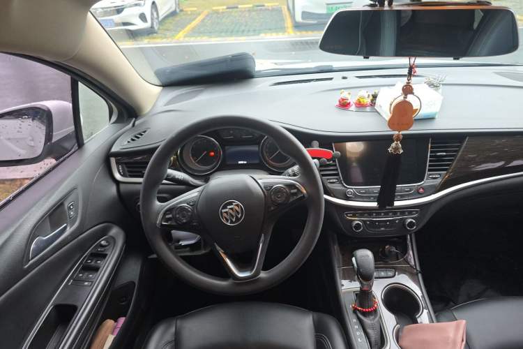 Used Buick Verano 2018 Sedan 20T Dual-Clutch Elite Model Steering Wheel