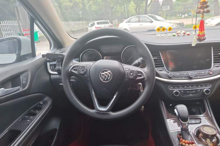 Used Buick Verano 2018 Sedan 20T Dual-Clutch Leading Model Steering Wheel