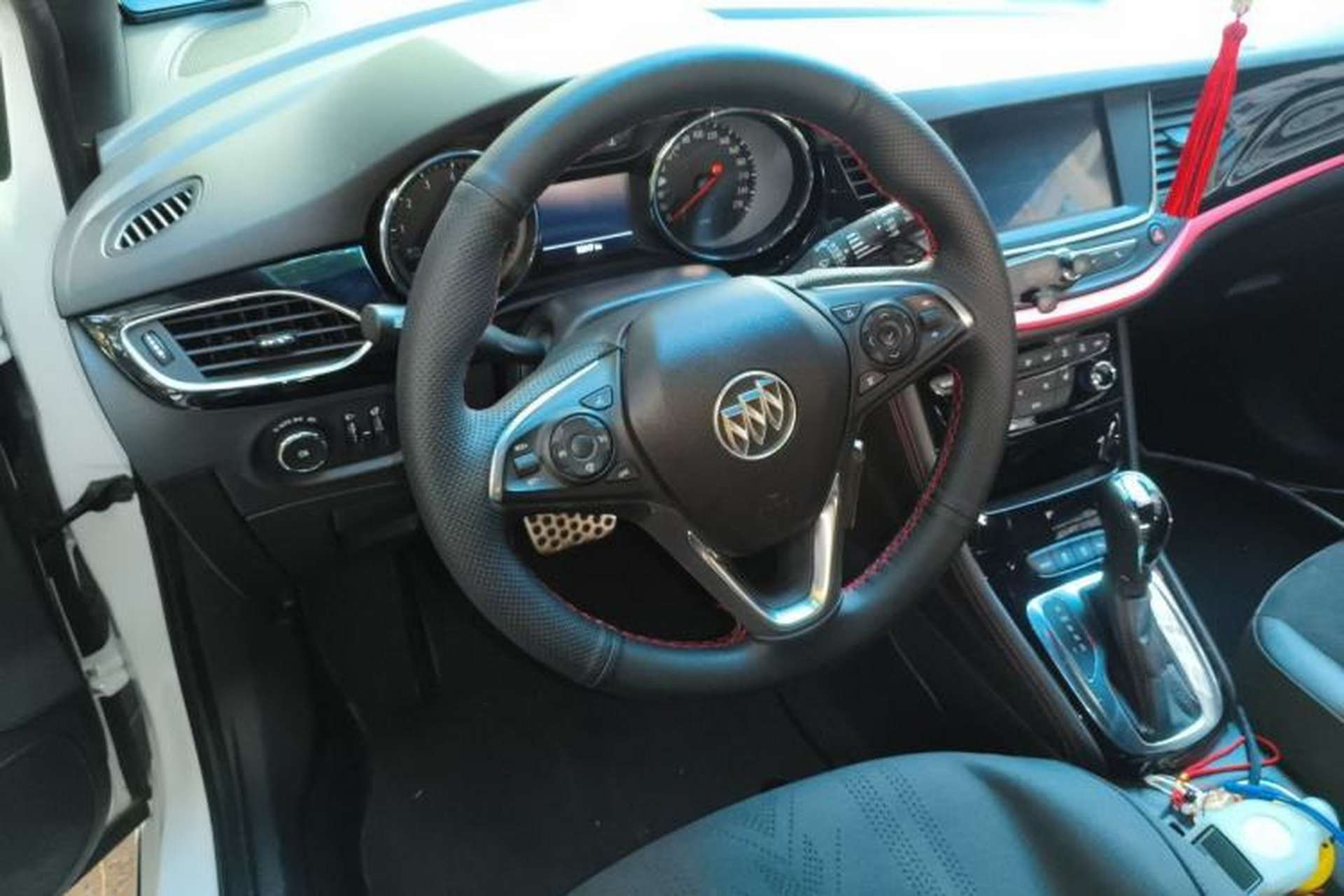 Used Buick Verano 2018 Hatchback GS 20T Dual-Clutch Leading Model Steering Wheel