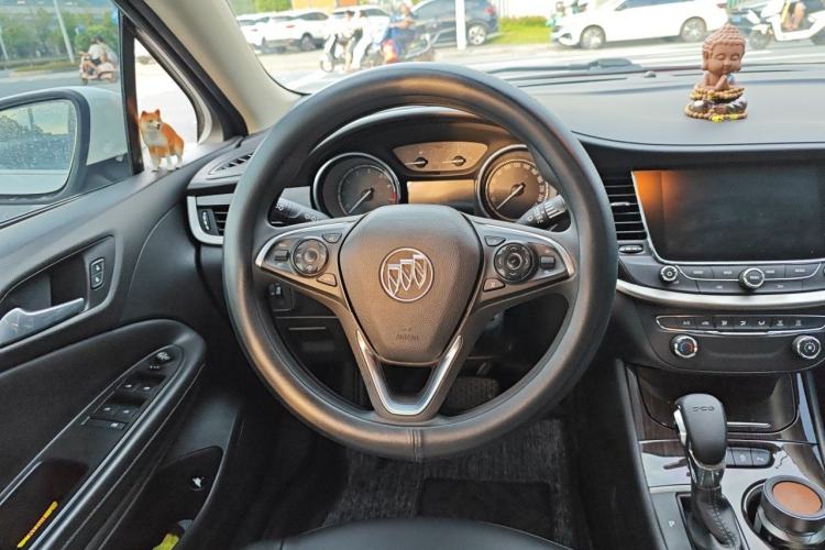 Used Buick Verano 2018 Sedan 20T Dual-Clutch Leading Model Steering Wheel
