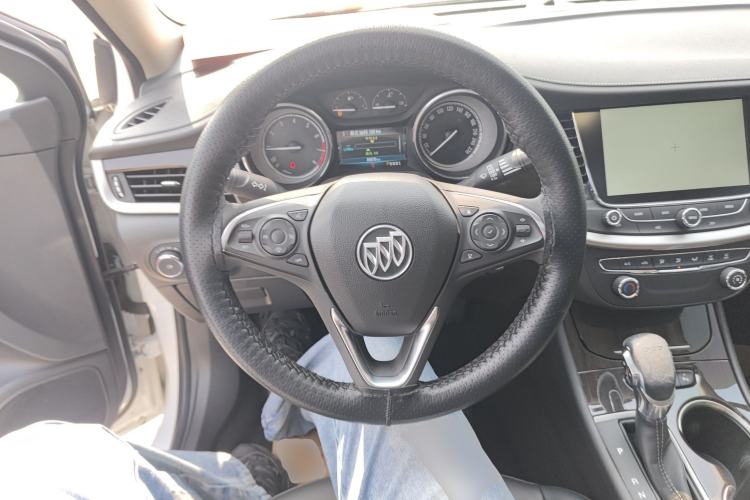 Used Buick Verano 2018 Sedan 20T Dual-Clutch Leading Model Steering Wheel