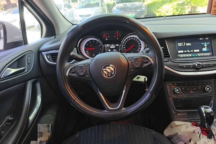 Used Buick Verano 2018 Hatchback 15S Automatic Leading Model Steering Wheel