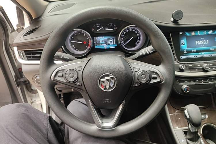 Used Buick Verano 2018 Sedan 15S Automatic Entry Model Steering Wheel