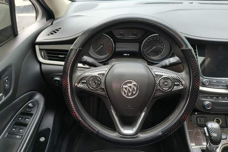 Used Buick Verano 2018 Sedan 20T Dual-Clutch Leading Model Steering Wheel