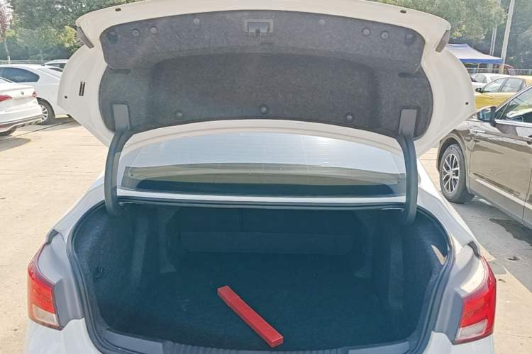 Used Buick Verano 2018 Sedan 15S Automatic Leading Model Trunk