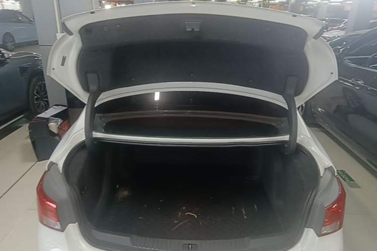 Used Buick Verano 2018 Sedan 15S Automatic Leading Model Trunk