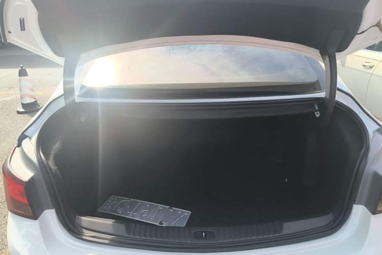 Used Buick Verano 2018 Sedan 20T Dual-Clutch Leading Model Trunk