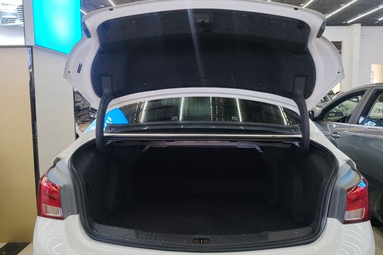Used Buick Verano 2018 Sedan 20T Dual-Clutch Elite Model Trunk