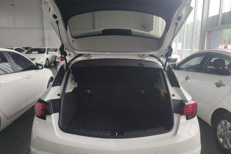 Used Buick Verano 2018 Hatchback 15S Automatic Leading Model Trunk