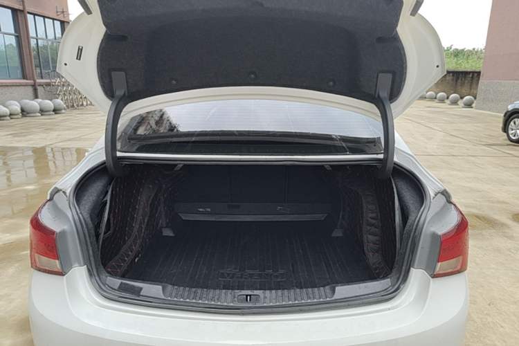 Used Buick Verano 2018 Sedan 15S Automatic Leading Model Trunk