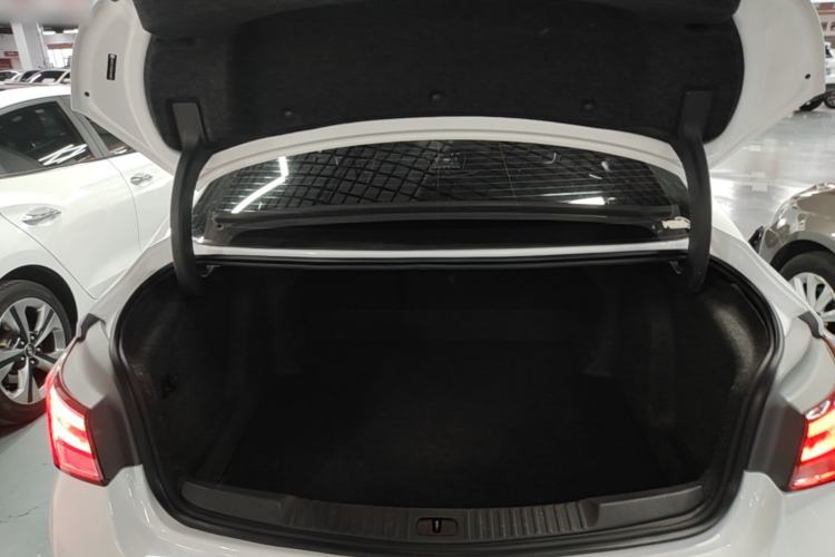 Used Buick Verano 2018 Sedan 20T Dual-Clutch Leading Model Trunk
