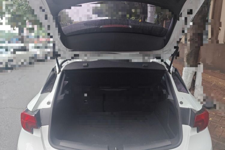 Used Buick Verano 2018 Hatchback GS 20T Dual-Clutch Leading Model Trunk