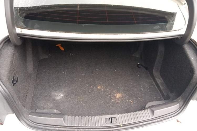 Used Buick Verano 2018 Sedan 20T Dual-Clutch Elite Model Trunk