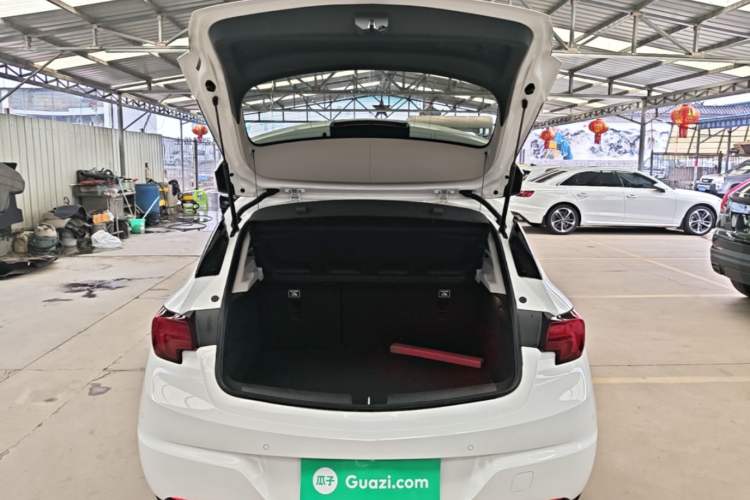 Used Buick Verano 2018 Hatchback 15S Automatic Leading Model Trunk