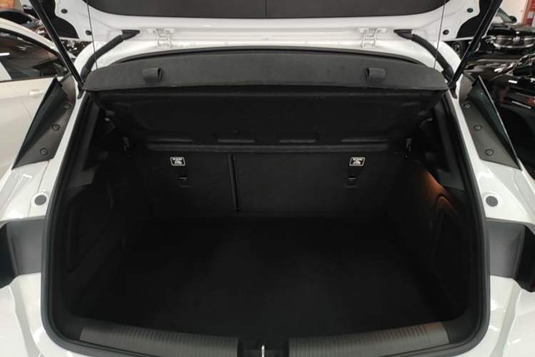 Used Buick Verano 2018 Hatchback GS 20T Dual-Clutch Leading Model Trunk