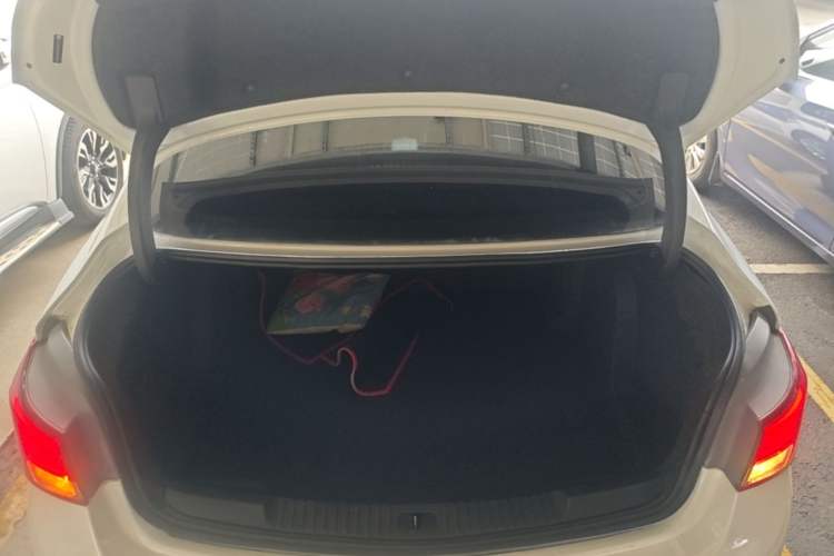 Used Buick Verano 2018 Sedan 20T Dual-Clutch Leading Model Trunk