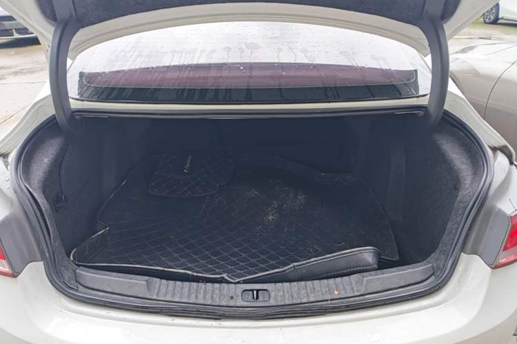 Used Buick Verano 2018 Sedan 15S Automatic Leading Model Trunk