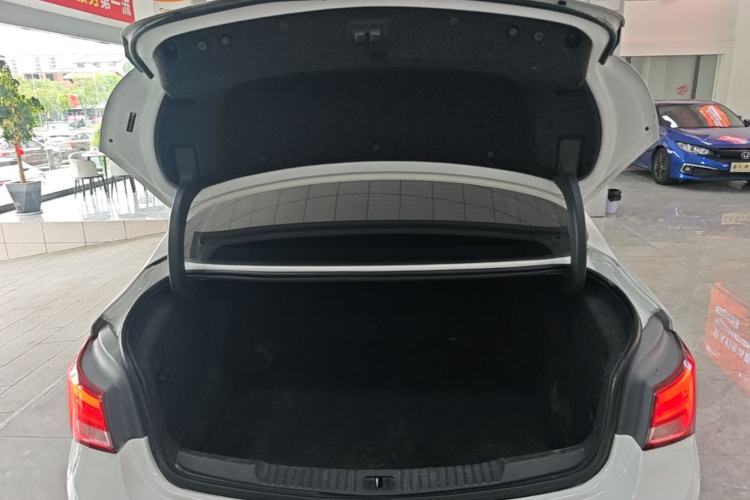 Used Buick Verano 2018 Sedan 20T Dual-Clutch Leading Model Trunk