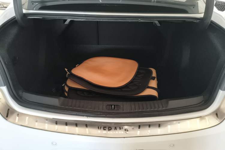Used Buick Verano 2018 Sedan 15S Automatic Leading Model Trunk