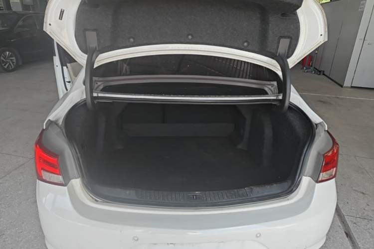 Used Buick Verano 2018 Sedan 15S Automatic Leading Model Trunk