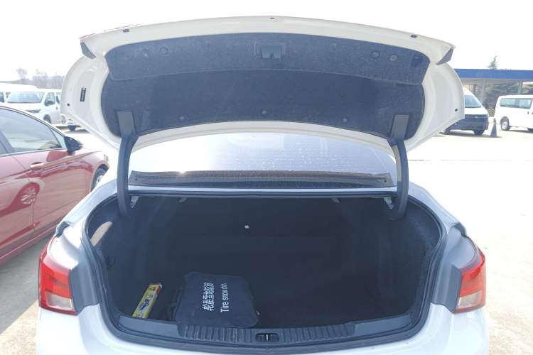 Used Buick Verano 2018 Sedan 20T Dual-Clutch Leading Model Trunk