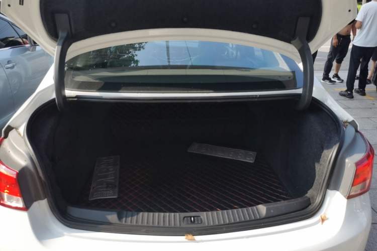 Used Buick Verano 2018 Sedan 20T Dual-Clutch Leading Model Trunk